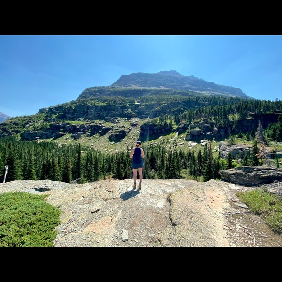 Meet your Posher, Laura - Picture 1 of 2